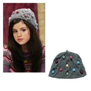 ASO Alex Russo pompom beanie, Wizards Of Waverly Place Season 1, Episode 6